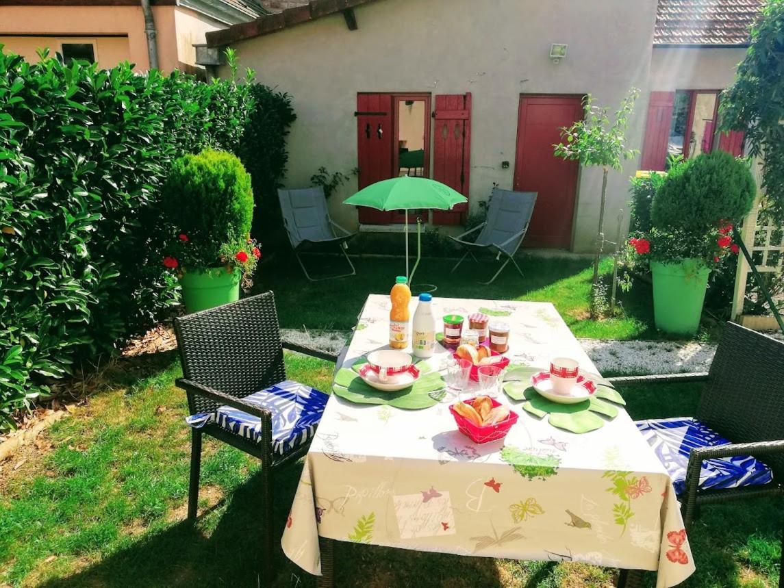 Chambre Avec Salle De Bain Privatisee Avec Petit Dejeuner Compris Auxonne Bagian luar foto
